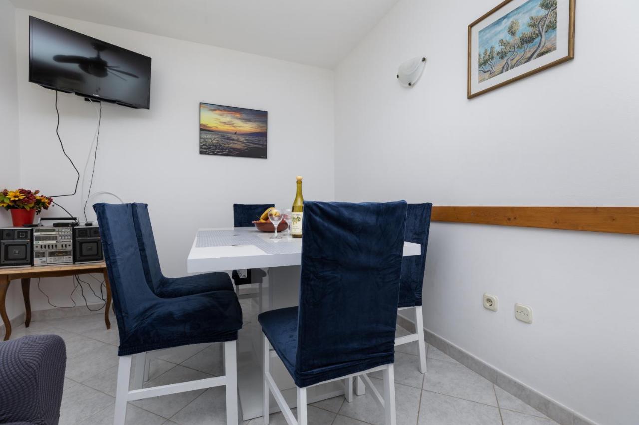 Apartments With A Parking Space Mimice, Omis - 2805 Exterior photo