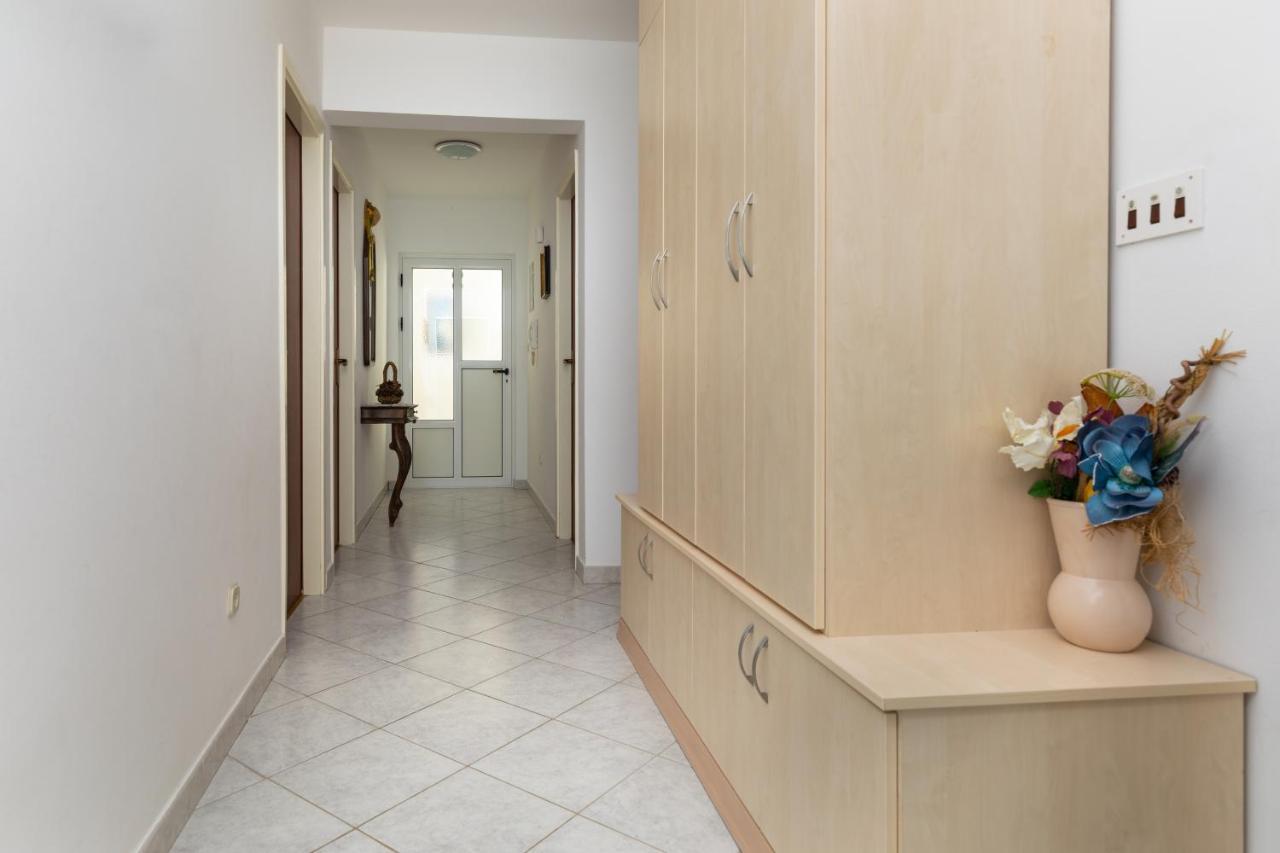 Apartments With A Parking Space Mimice, Omis - 2805 Exterior photo